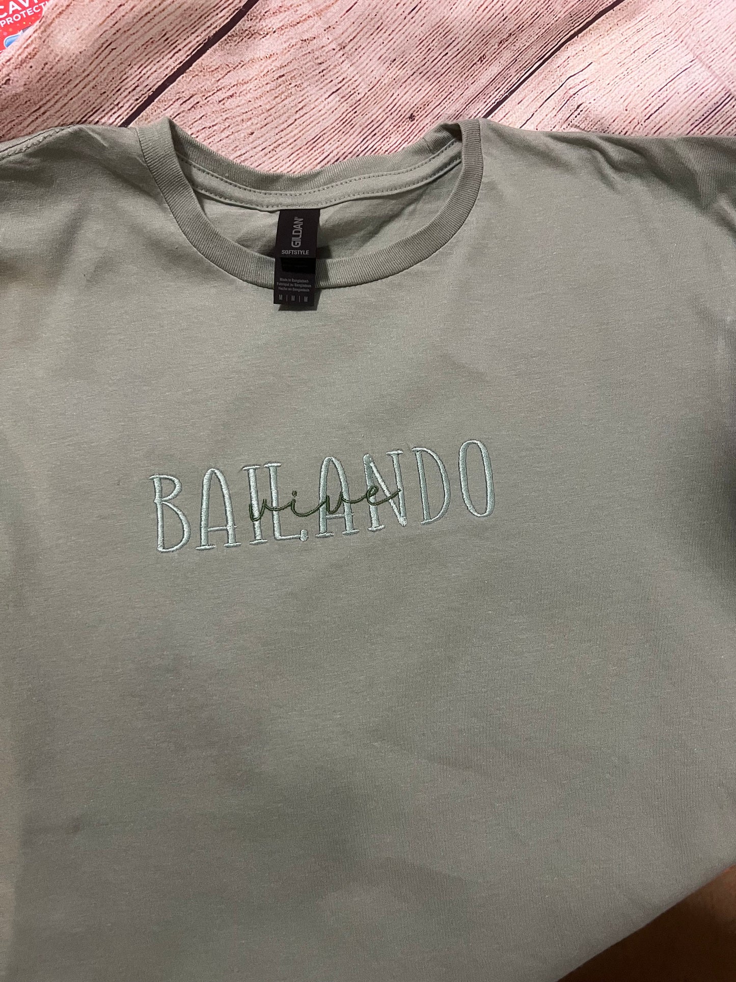 Vive Bailando Embroidered T-shirt