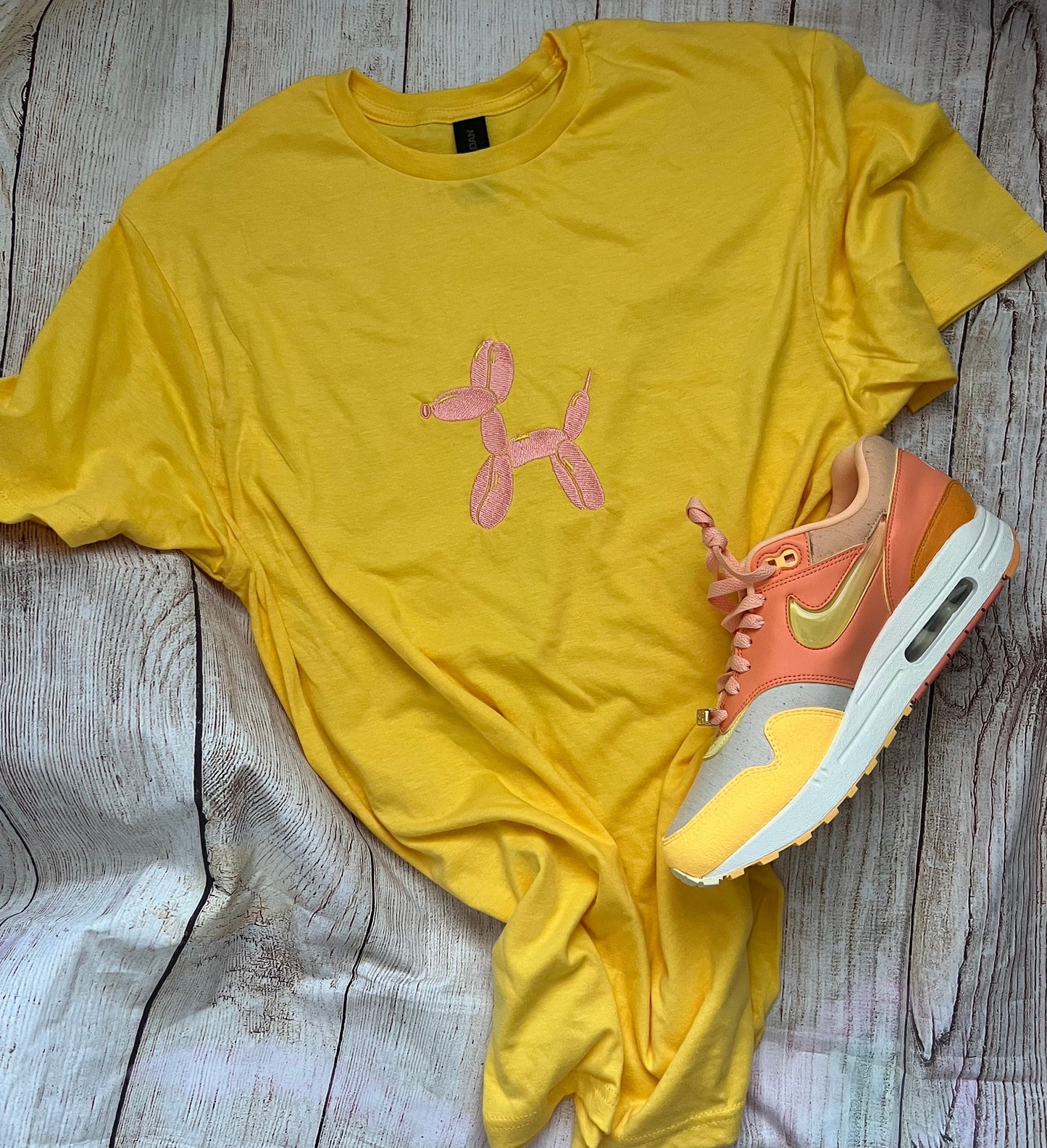 Dog Ballon Embroidered T-shirt