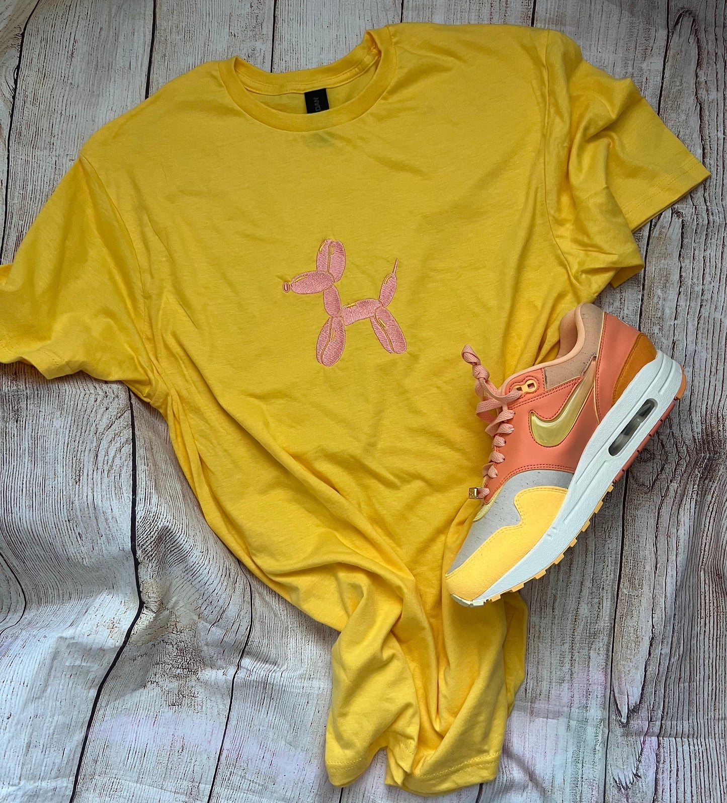 Dog Ballon Embroidered T-shirt