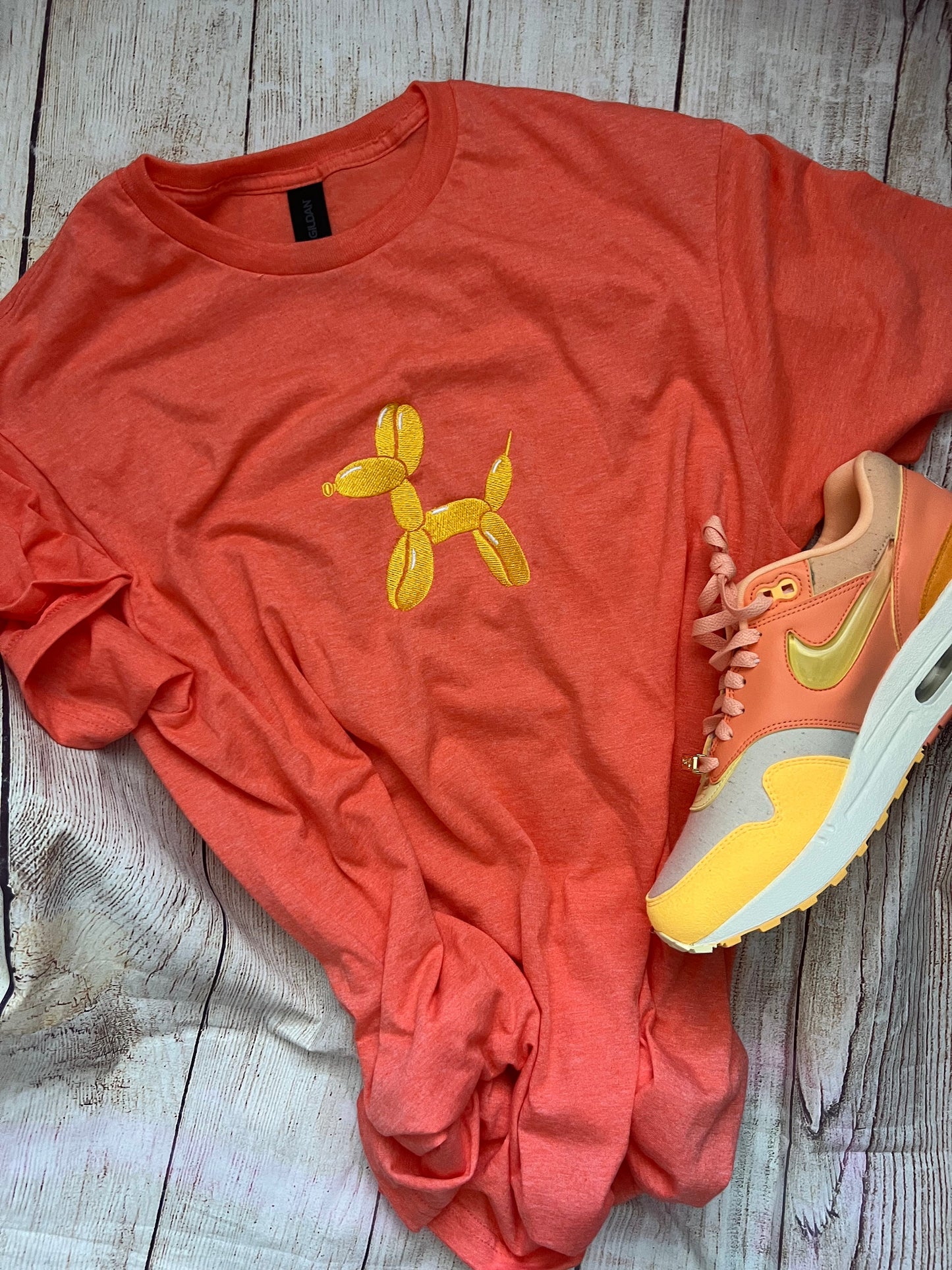 Dog Ballon Embroidered T-shirt