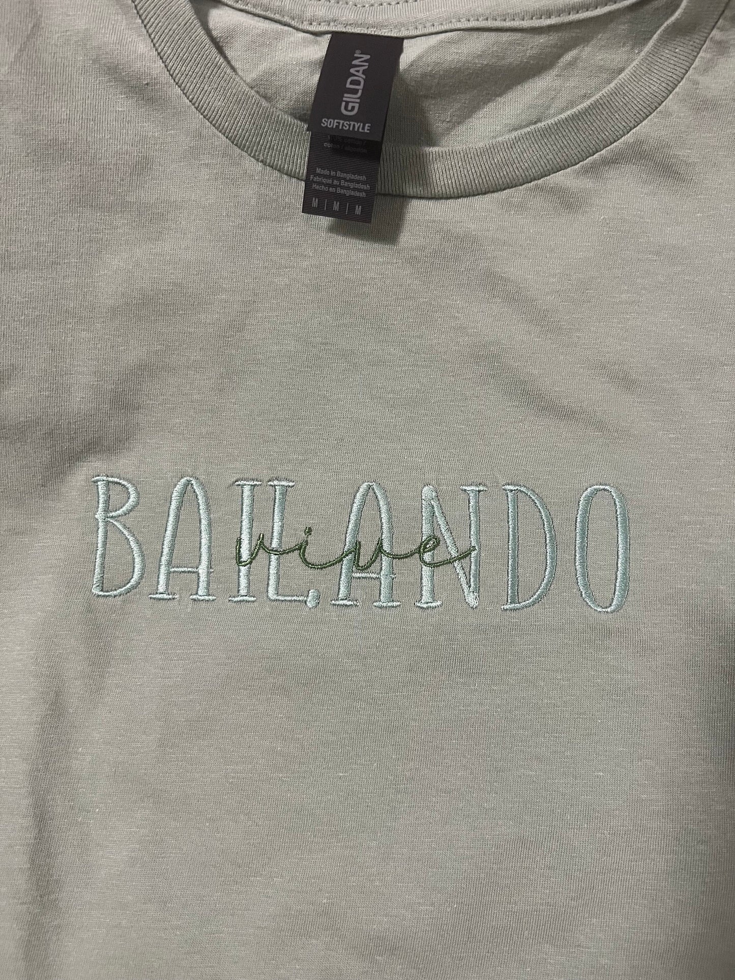 Vive Bailando Embroidered T-shirt