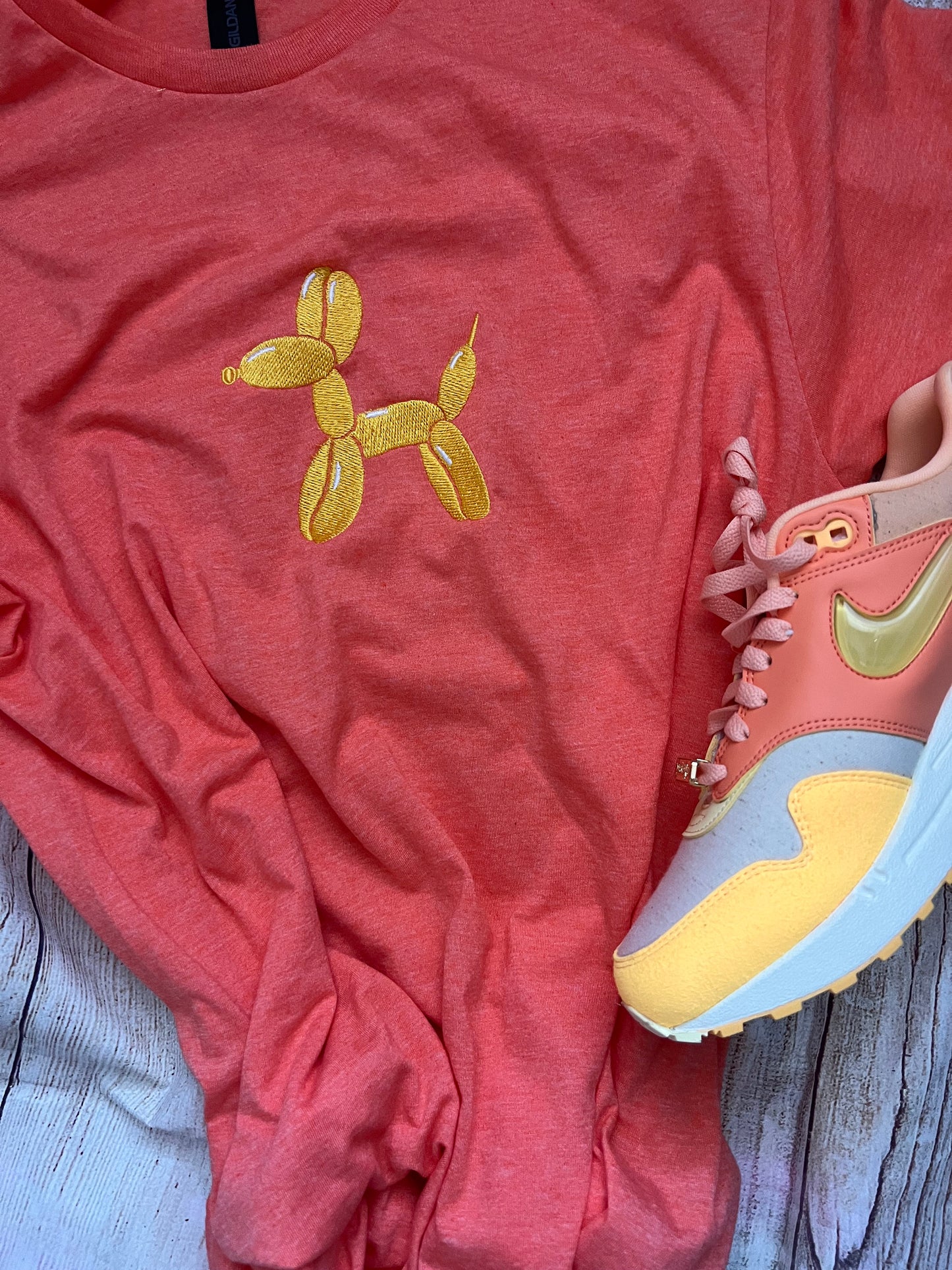 Dog Ballon Embroidered T-shirt